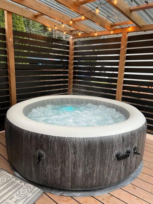 Modern Studio With Soft Tub And Mountain Views - Ratcliffe Guest Suite Duncan Exterior foto
